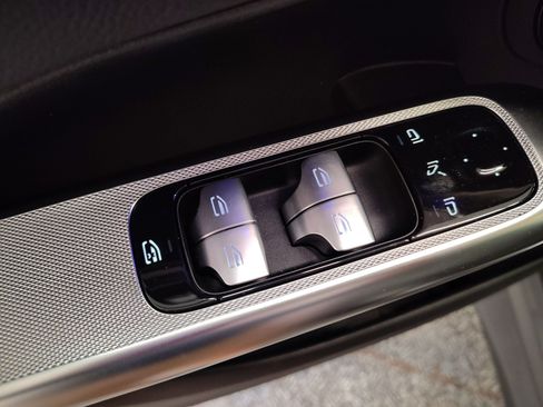 Used 2026 Mercedes-Benz GLC 300 image 19