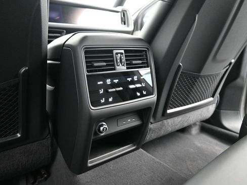 New 2025 Porsche Cayenne Coupe image 28