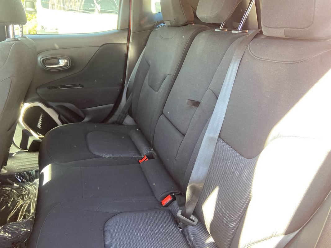 Used 2016 Jeep Renegade Latitude w/ Popular Equipment Group AWD/4WD image 25
