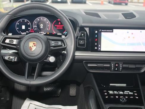 Certified 2025 Porsche Cayenne image 6