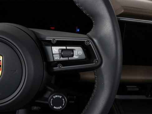 Used 2025 Porsche Macan 4 Electric image 15