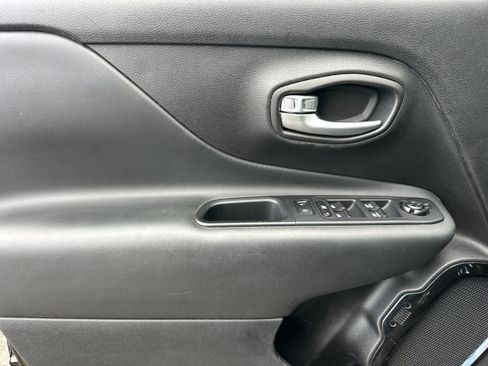 Used 2020 Jeep Renegade Altitude image 12