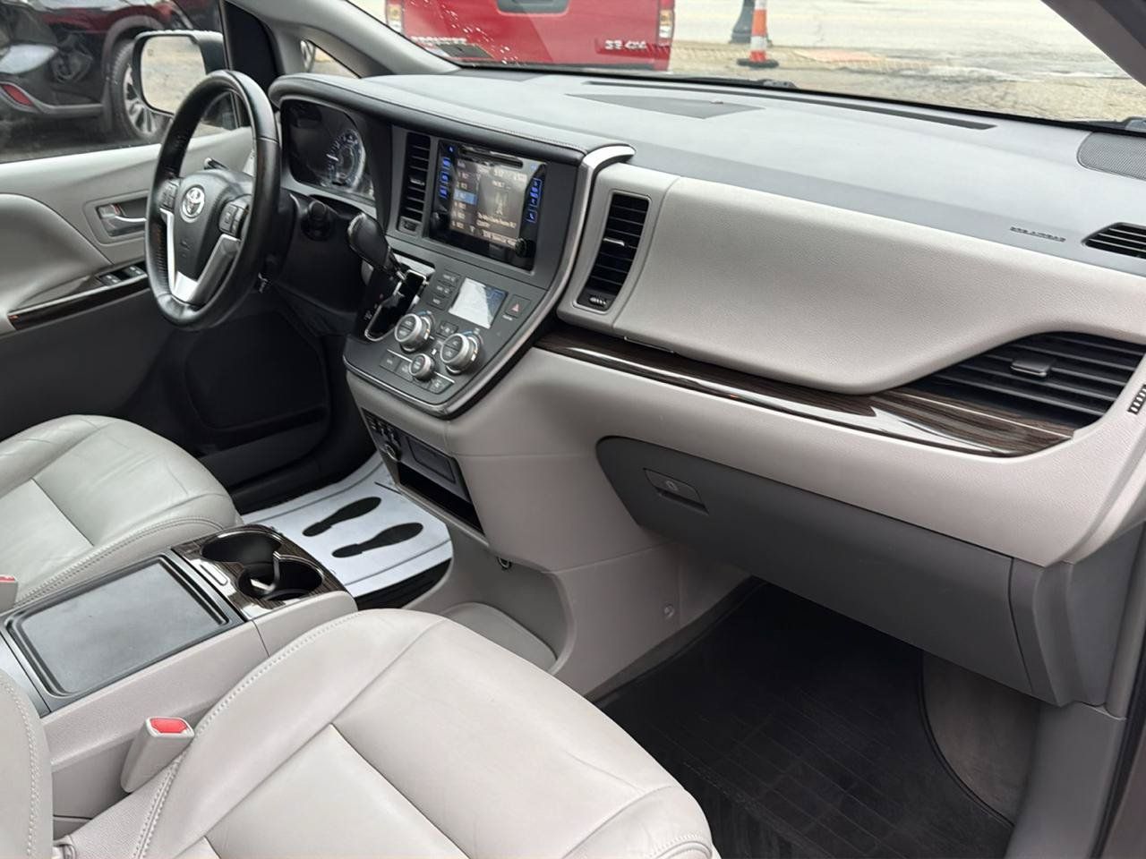 Used 2016 Toyota Sienna XLE AWD/4WD image 25