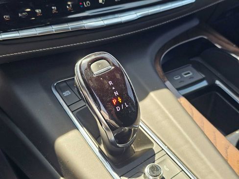 Used 2024 Cadillac Escalade ESV Premium Luxury Platinum AWD/4WD image 34
