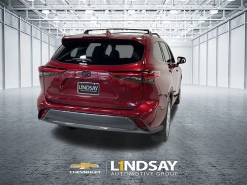 Used 2021 Toyota Highlander Limited image 9