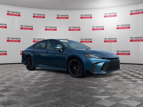 Certified 2025 Toyota Camry SE image 1