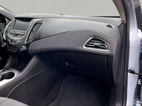 Used 2017 Chevrolet Cruze LT w/ Convenience Package image 17