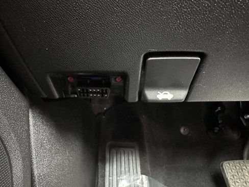 Used 2018 Chevrolet Equinox LT FWD image 17