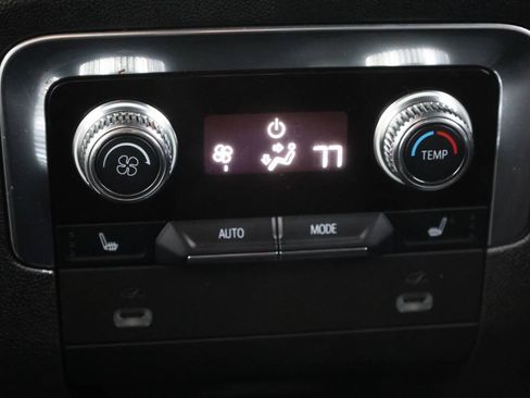 Used 2021 GMC Yukon AT4 AWD/4WD image 22
