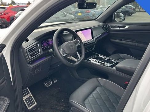 Used 2025 Volkswagen Atlas Cross Sport SEL Premium R-Line image 5