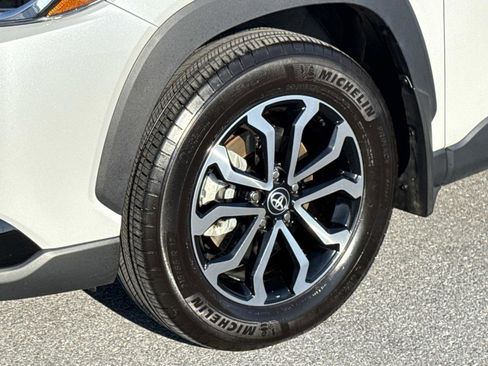 Used 2024 Toyota Corolla Cross SE image 30