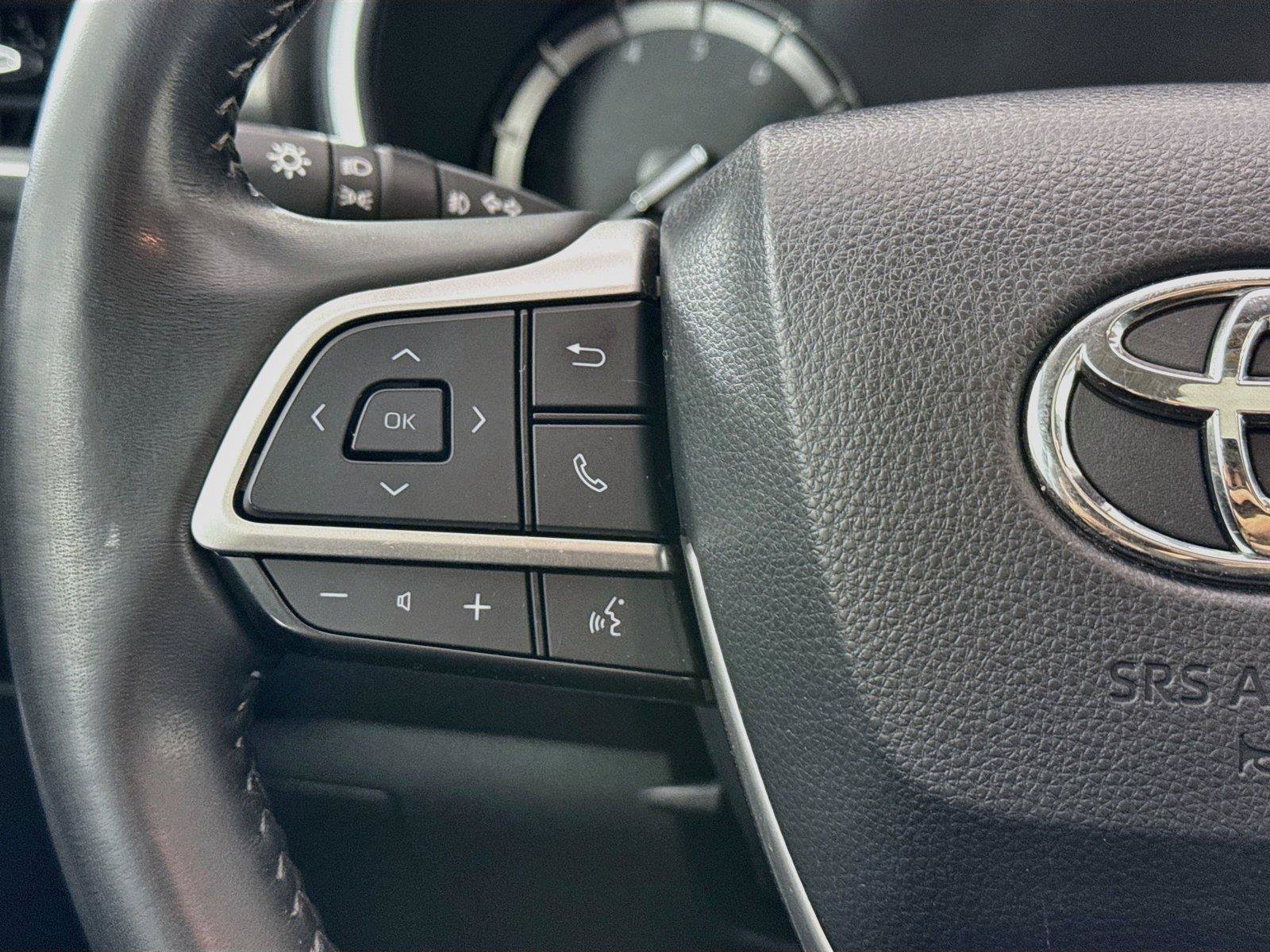 Used 2022 Toyota Highlander XLE AWD/4WD image 17