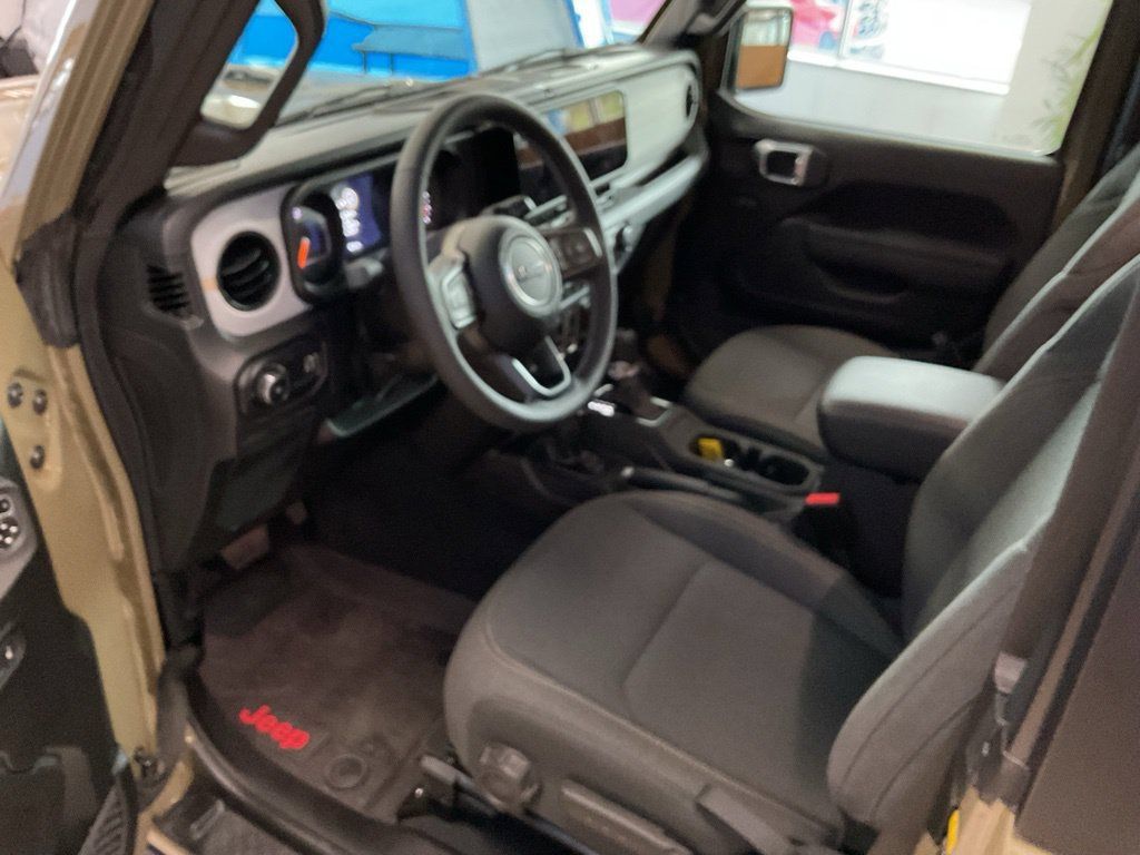 Used 2025 Jeep Wrangler Sport AWD/4WD image 9
