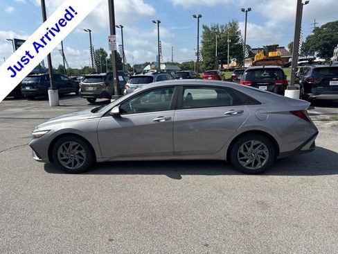 Used 2024 Hyundai Elantra SEL FWD image 6