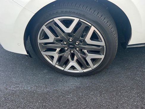 Used 2025 Ford Expedition Platinum w/ Platinum Ultimate Package image 7