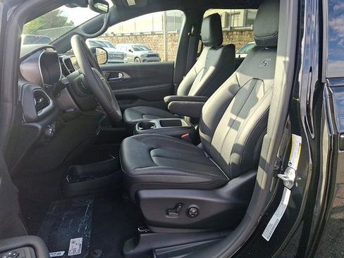 New 2026 Chrysler Pacifica Select w/ S Appearance Package image 11