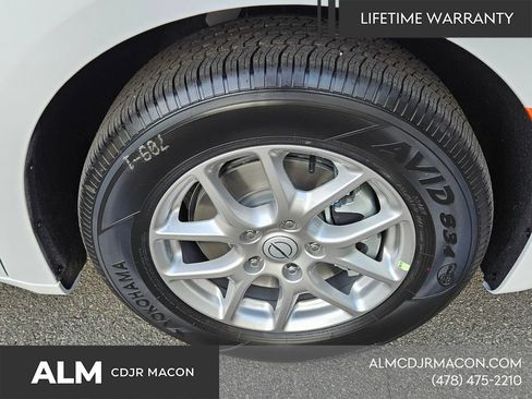 New 2026 Chrysler Pacifica Select FWD image 18
