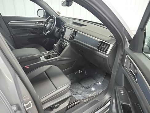 Used 2020 Volkswagen Atlas Cross Sport SEL image 16