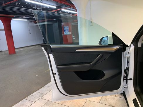 Used 2023 Tesla Model Y Performance AWD/4WD image 15