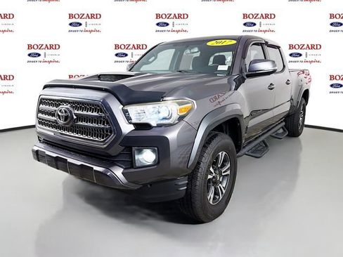 Used 2017 Toyota Tacoma TRD Sport RWD image 4