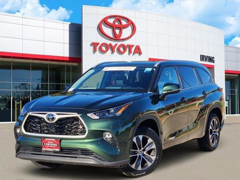 Certified 2023 Toyota Highlander XLE image 1