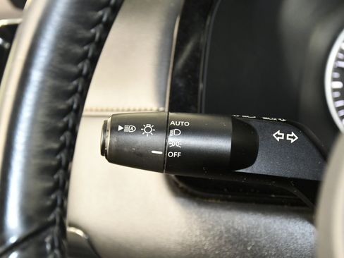 Used 2022 Nissan Pathfinder SV image 22