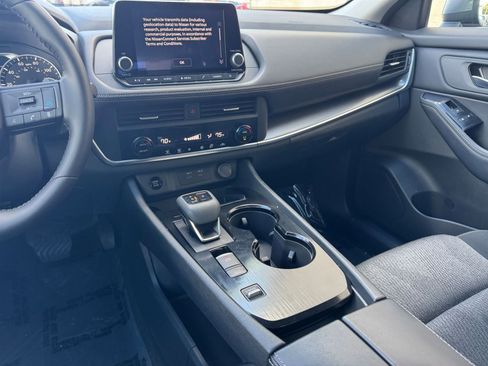 Used 2025 Nissan Rogue SV image 43
