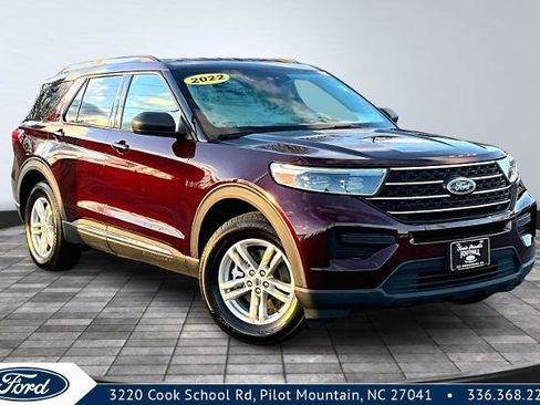 Certified 2022 Ford Explorer XLT image 1