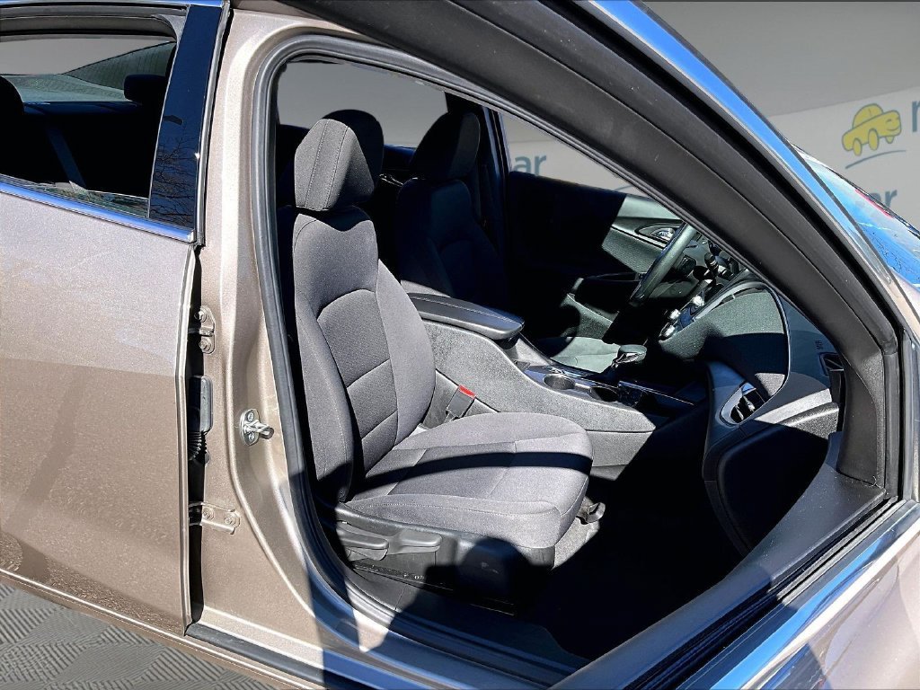 Used 2025 Chevrolet Malibu LT FWD image 11