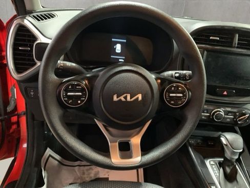 Used 2025 Kia Soul LX w/ LX Technology Package image 11