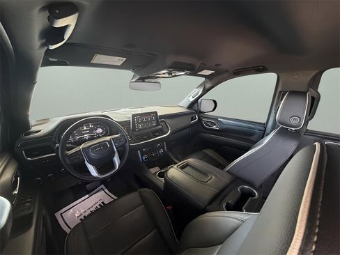 Used 2023 GMC Yukon XL SLT w/ SLT Luxury Package image 18