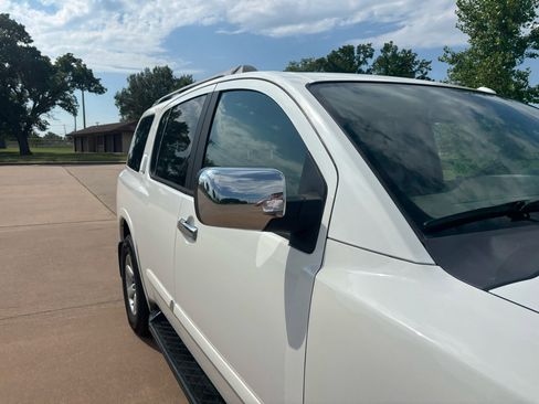 Used 2011 Nissan Armada SV image 38