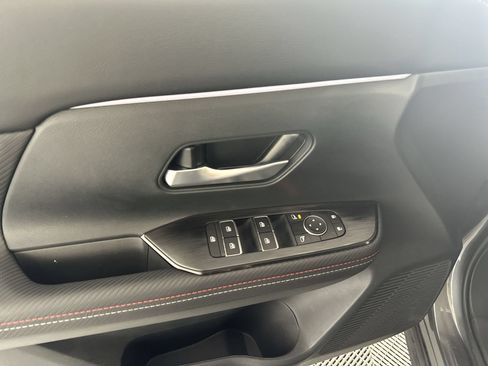 Used 2025 Nissan Kicks SR FWD image 13