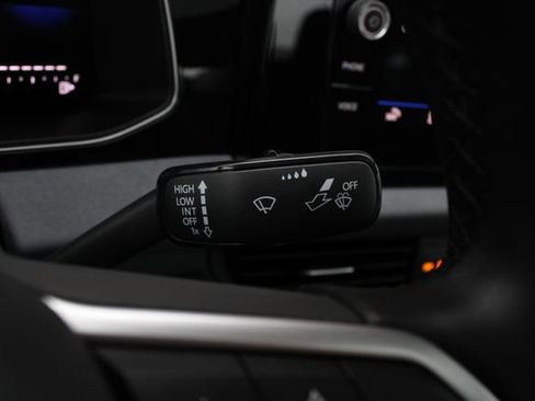 Used 2025 Volkswagen Jetta SE w/ Sunroof Package image 16