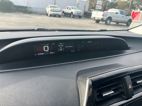 Used 2022 Toyota Prius LE image 69