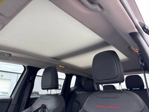 Used 2022 Jeep Renegade Trailhawk w/ Sun/Sound Group AWD/4WD image 42