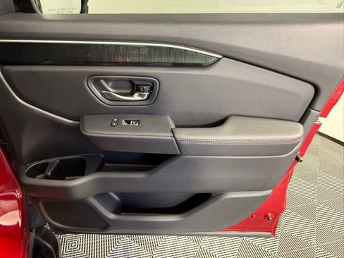 Used 2025 Honda Pilot Black Edition image 48