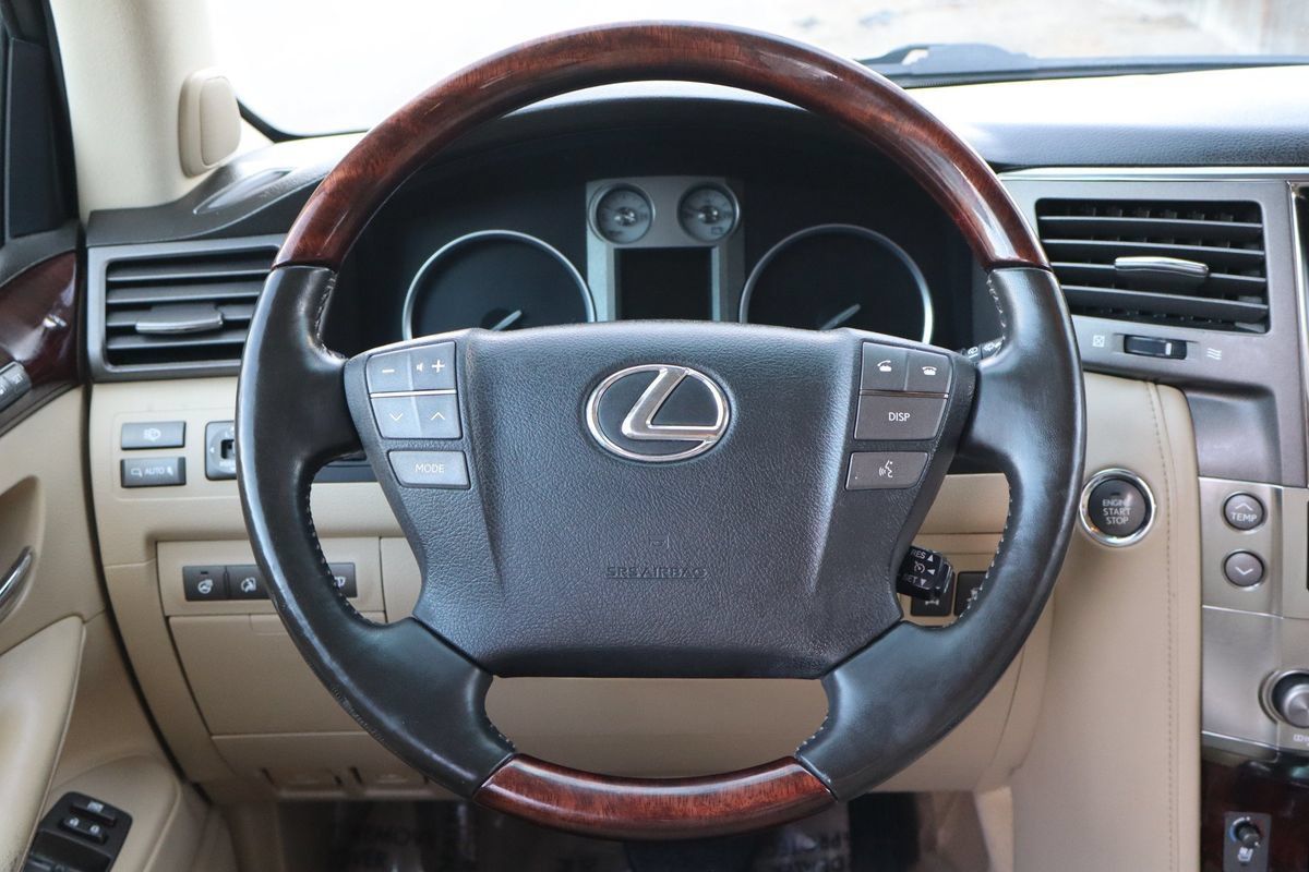 Used 2011 Lexus LX 570 4WD w/ Luxury Pkg image 18