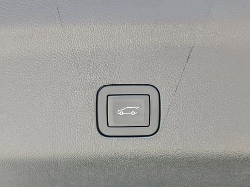 Used 2026 Cadillac Escalade ESV Platinum Sport image 10