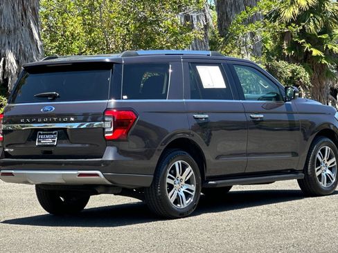 Used 2024 Ford Expedition Limited RWD image 3