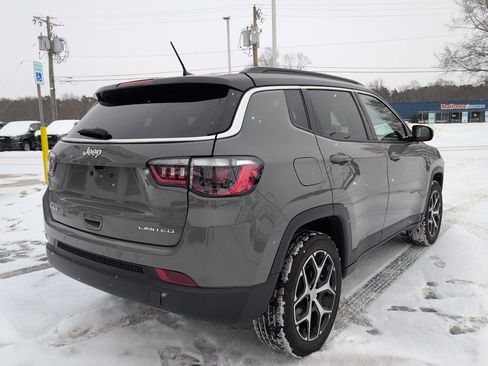 Used 2024 Jeep Compass Limited image 7