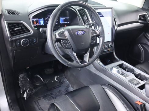 Used 2022 Ford Edge Titanium image 9