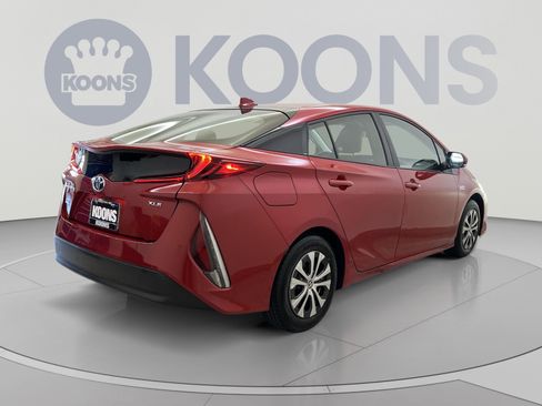 Used 2021 Toyota Prius Prime XLE w/ Carpet Mat Package (TMS) FWD image 8