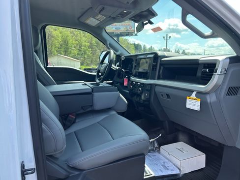 New 2026 Ford F550 4x4 Regular Cab Super Duty image 19