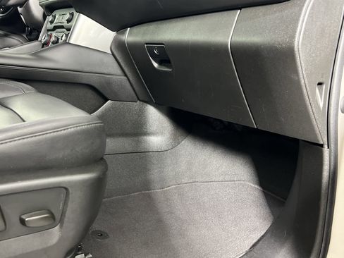 Used 2022 Chevrolet Suburban LT image 38