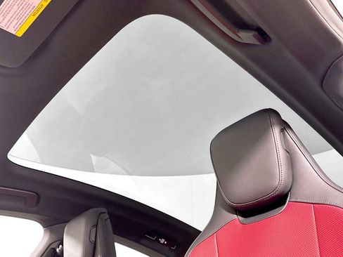 Used 2025 Porsche Taycan image 21