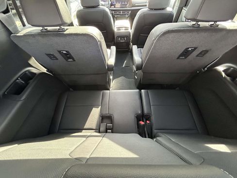 New 2026 Chevrolet Traverse High Country w/ LPO, Floor Liner Package image 17