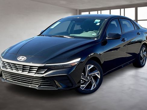 New 2025 Hyundai Elantra SEL FWD image 2