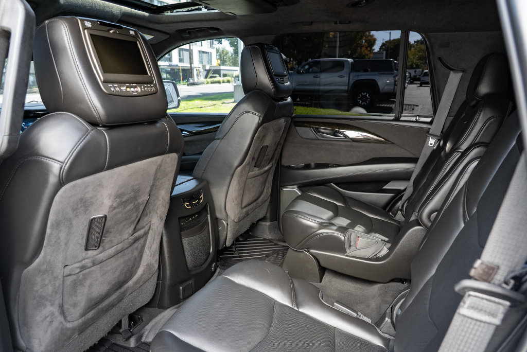 Used 2018 Cadillac Escalade Platinum AWD/4WD image 26