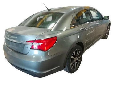 Used 2012 Chrysler 200 S FWD image 5